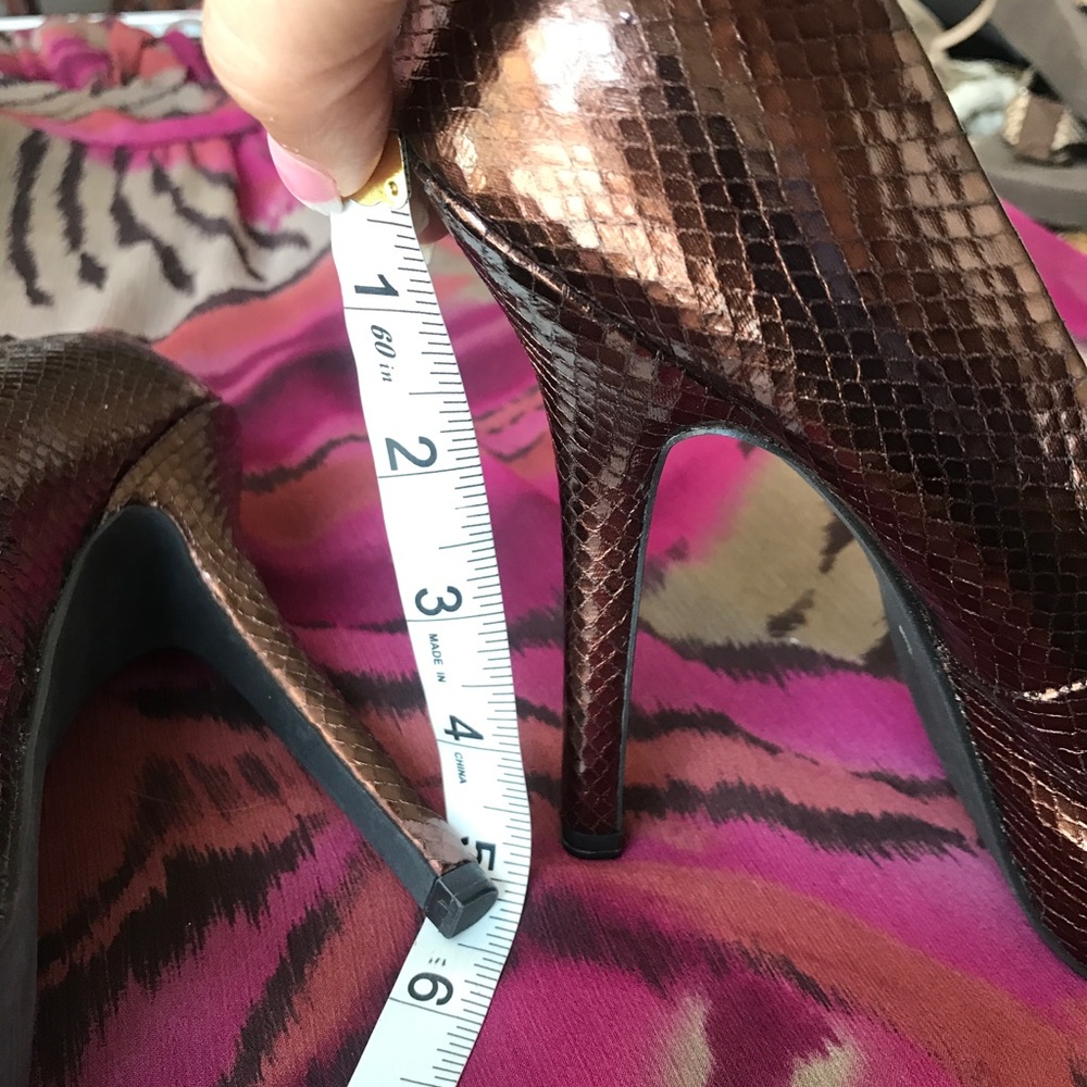 FERGIE Bronze Platform Heels NWT! - Picture 5 of 8